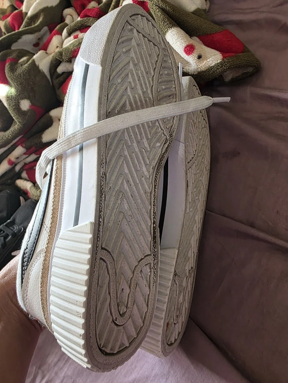 Nike White and Black Women’s Low-Top Athletic Sneakers